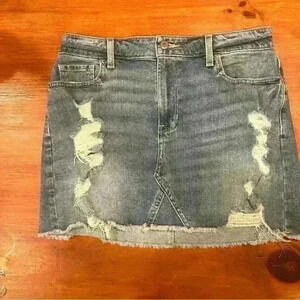 Hollister women’s Distressed Denim Mini Skirt. 9(29) HighRise vintage stretch